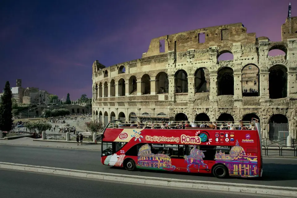 Roma: Visita Nocturna en Autobús Descapotable