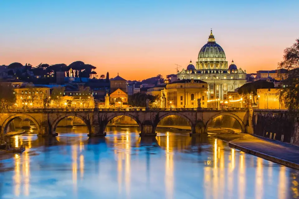 Roma: Visita Panorámica Nocturna en Big Bus