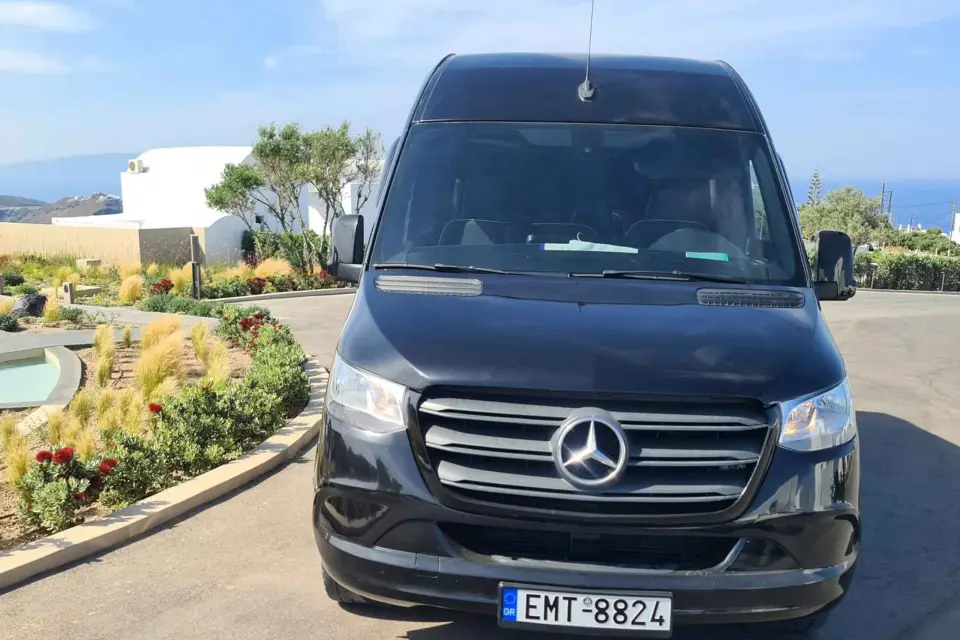 Desde el Aeropuerto de Santorini: Traslado privado de ida a Santorini
