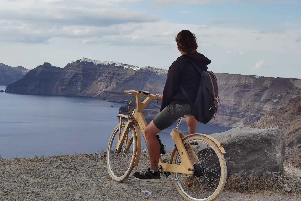Alquiler de bicicletas eléctricas de madera hechas a mano en Santorini