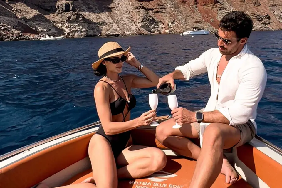 Santorini: Alquiler de pequeñas embarcaciones de lujo sin licencia