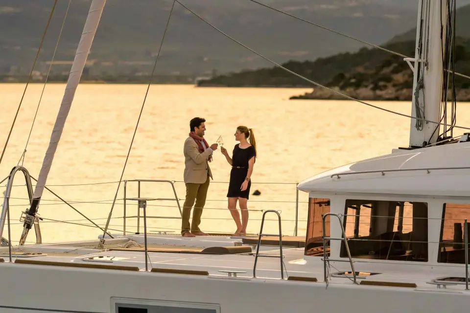 Aventura exclusiva en catamarán a vela, barbacoa y bebidas a bordo