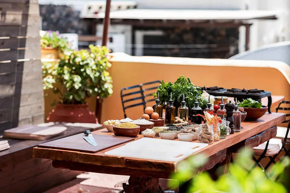 Clase de Cocina en Santorini con Cata de Vinos y Almuerzo