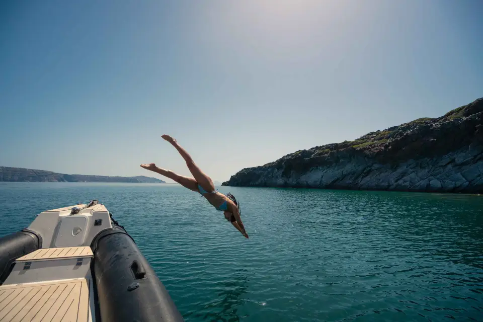 Santorini: crucero exclusivo de medio día en lancha rápida