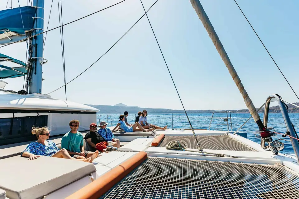 Santorini: crucero en grupo reducido con comida y bebidas