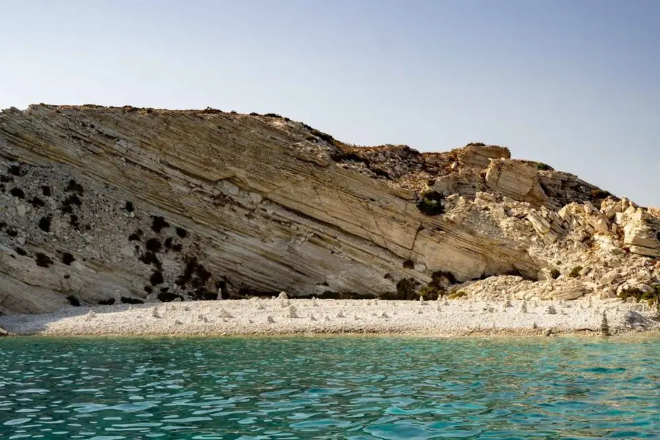 Crucero matinal compartido por las mejores playas de Santorini