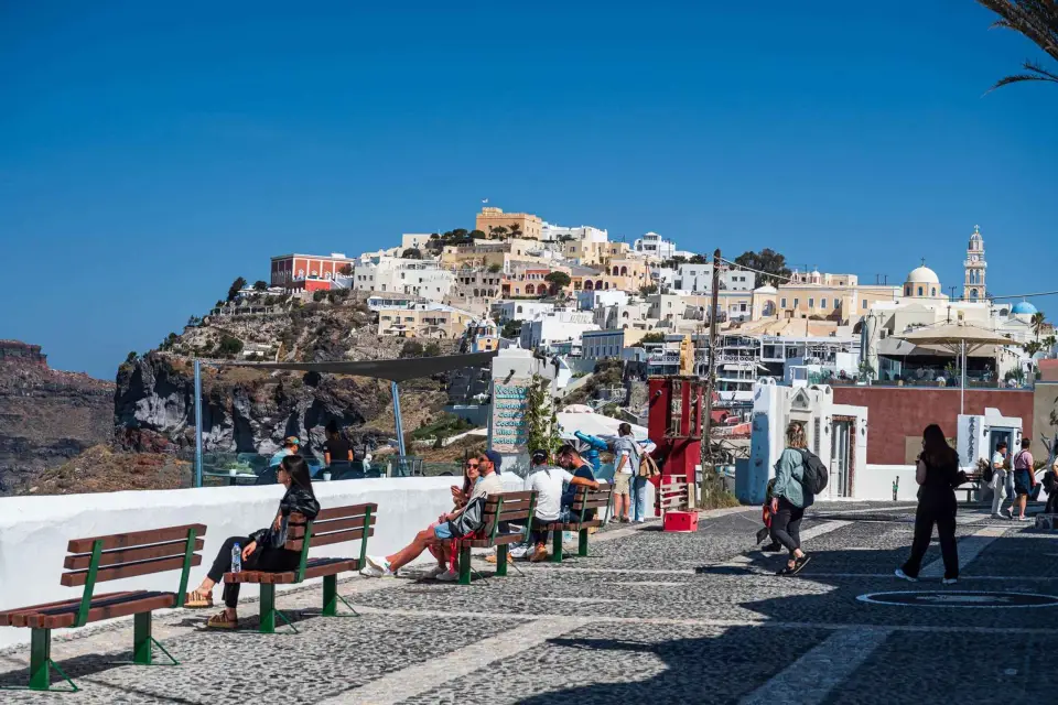 Santorini: Descubre la belleza de Fira a pie.