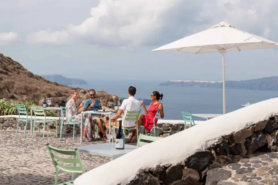 Descubre Santorini: La prehistórica Akrotiri y Excursión a Bodegas