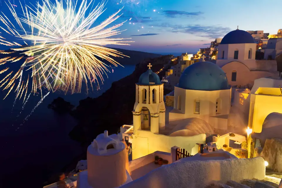 Deslumbrante excursión navideña en Santorini