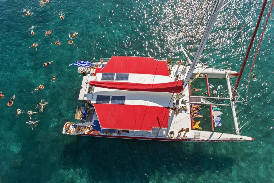 Santorini: Excursión en Catamarán, Bodega y Puesta de Sol en Oia
