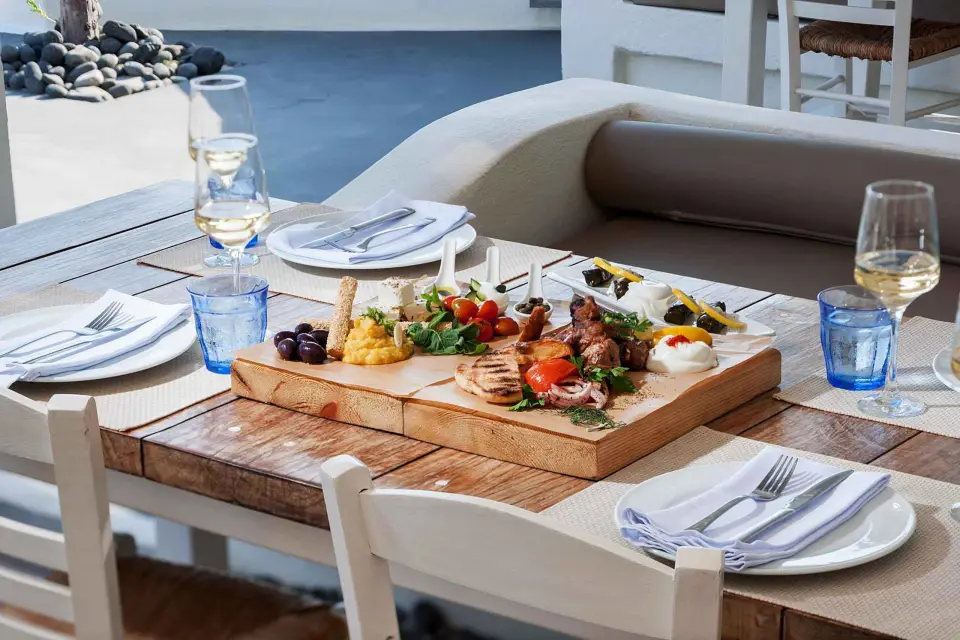 Santorini: Excursión de degustación de comida y vino griegos