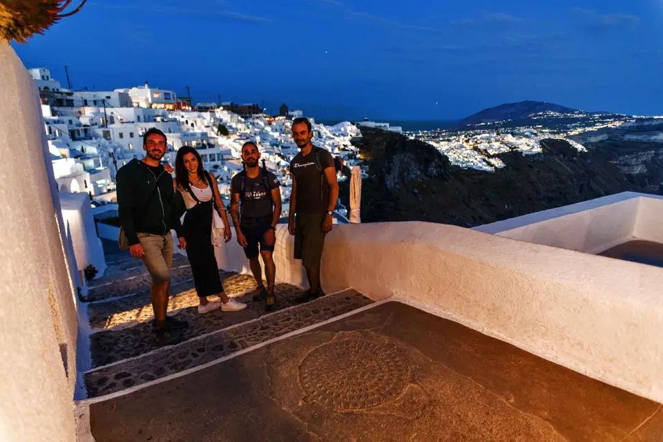 Santorini: Excursión nocturna, cata de vinos y cena griega