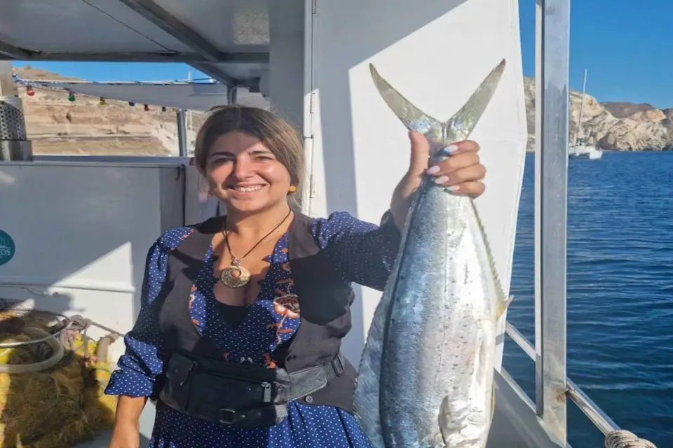 Santorini: Excursión privada en barco de pesca en alta mar al atardecer