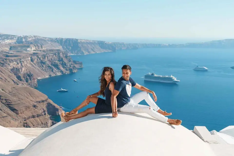 Santorini: Excursión Privada en Coche Personalizada con un Guía Local