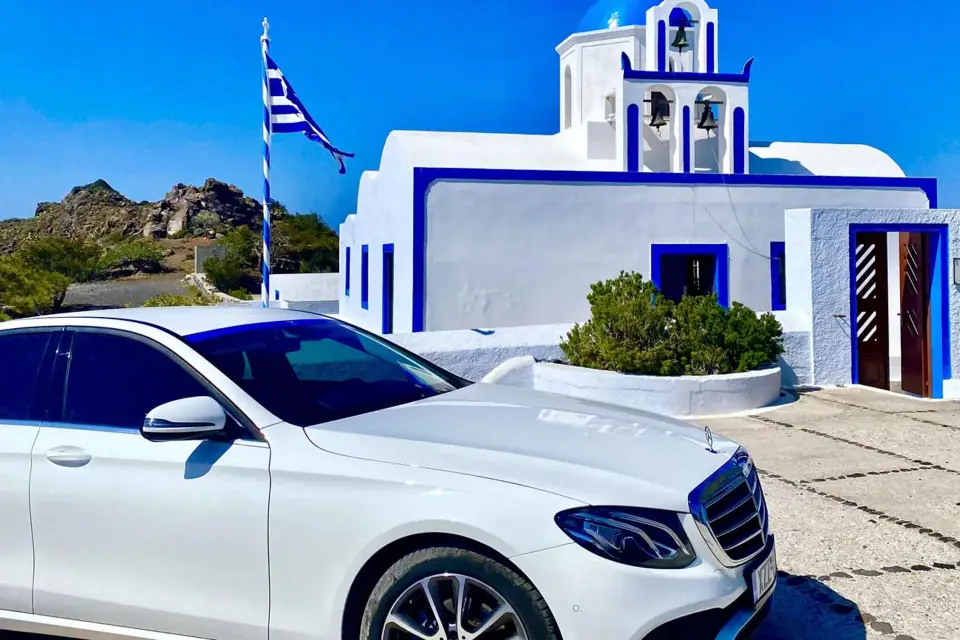 Excursión privada de medio día en limusina por Santorini