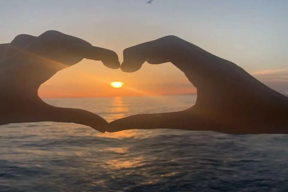 Santorini: Excursión privada de pesca al atardecer con almuerzo