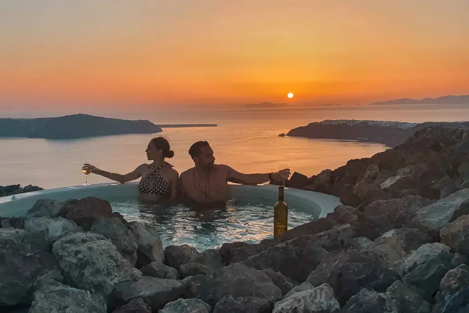 Santorini: Experiencia en un jacuzzi volcánico con vistas a la Caldera