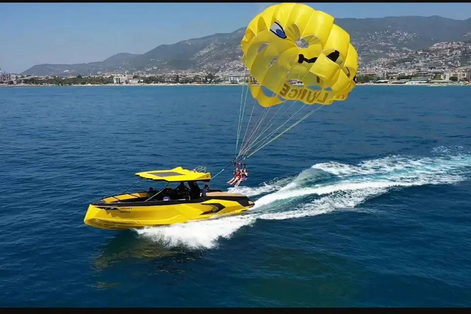 Santorini: Experiencia ParasailingPerissa,Perivolos,St.George