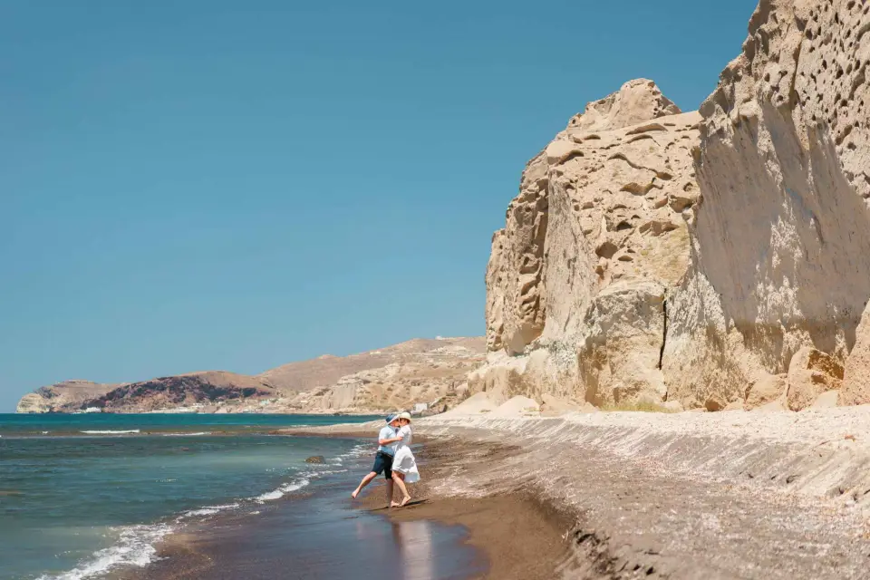 Santorini: Explora la Parte Sur con una Cata de Vinos