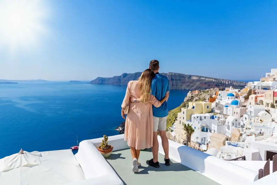Fira: Excursión Guiada de un Día a los Pueblos Tradicionales con Puesta de Sol en Oia