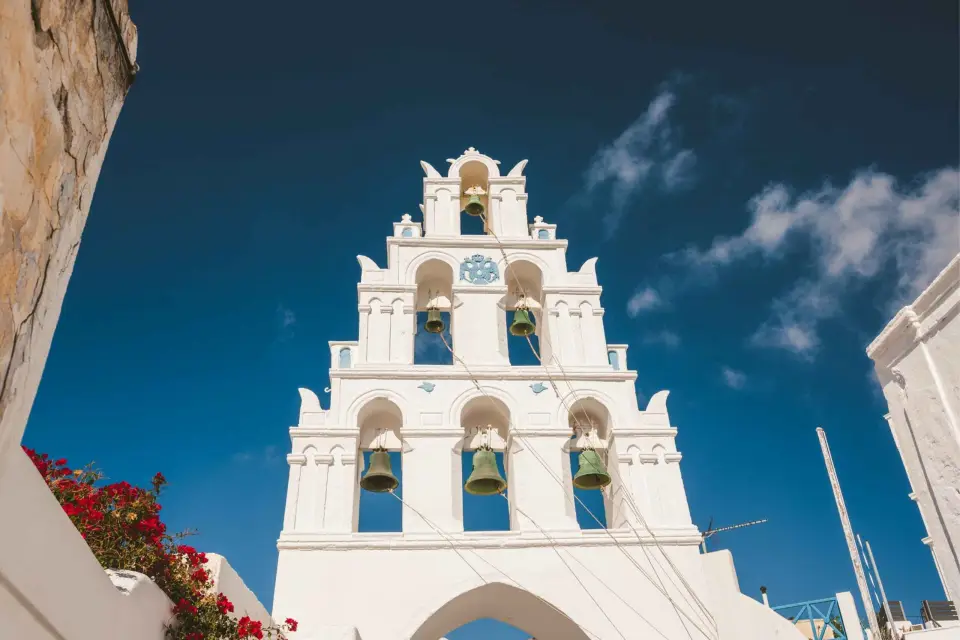 Fira: Excursión Privada a lo Más Destacado de la Isla con Cata de Vinos