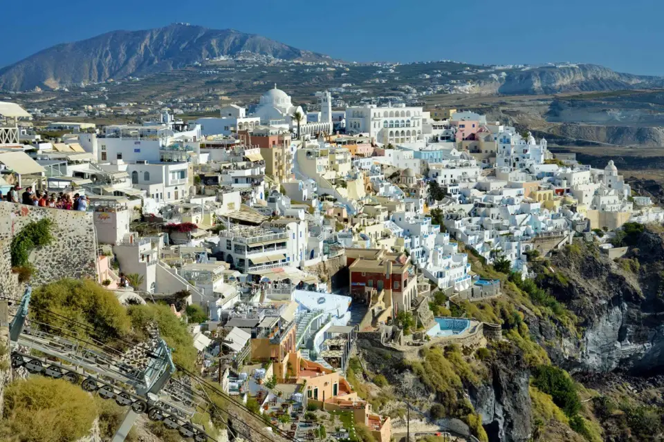 Fira: Tour a pie con teleférico