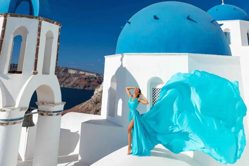 Foto del vestido volador de Santorini