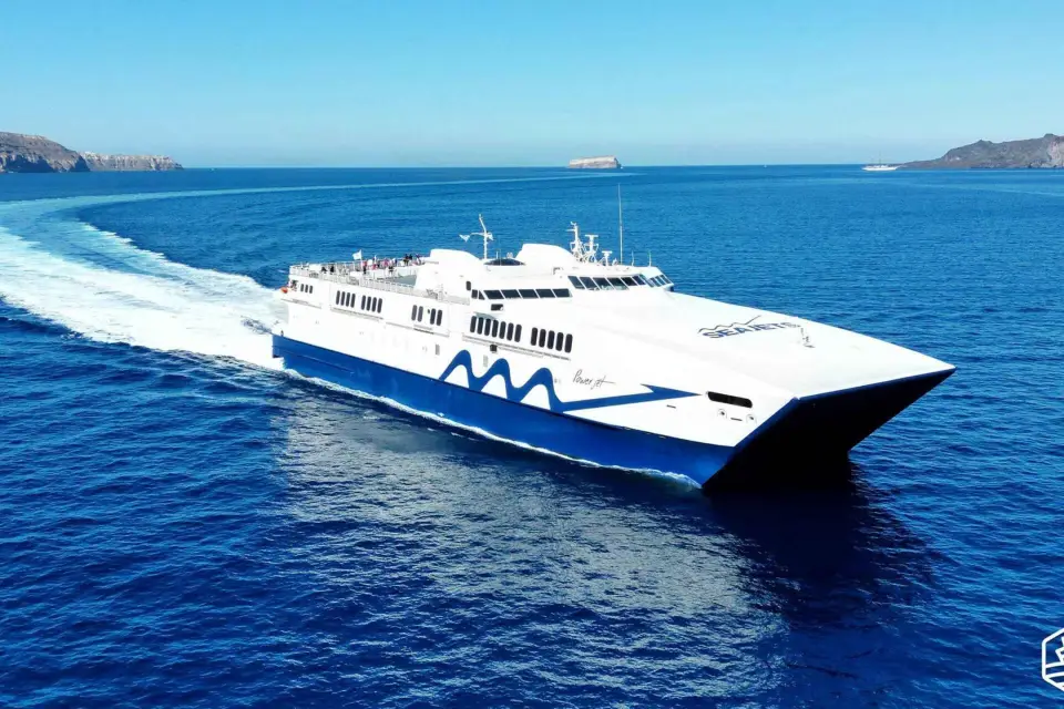 Heraklion: Excursión de un día a la isla de Santorini en barco de alta velocidad