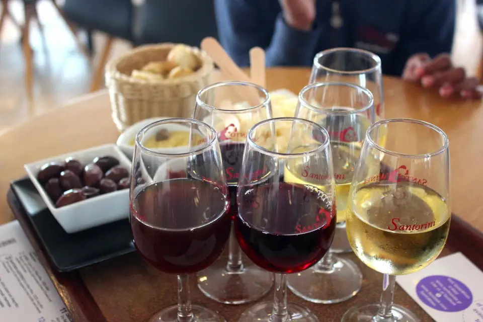 Santorini: Historia del Vino y Degustación con Visita a Viñedos