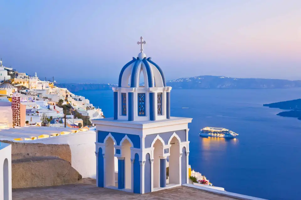 Santorini Magic: Crucero Privado Aventura en Tierra