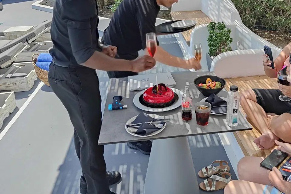 Santorini: Masaje en pareja con cena y acceso diurno a la piscina