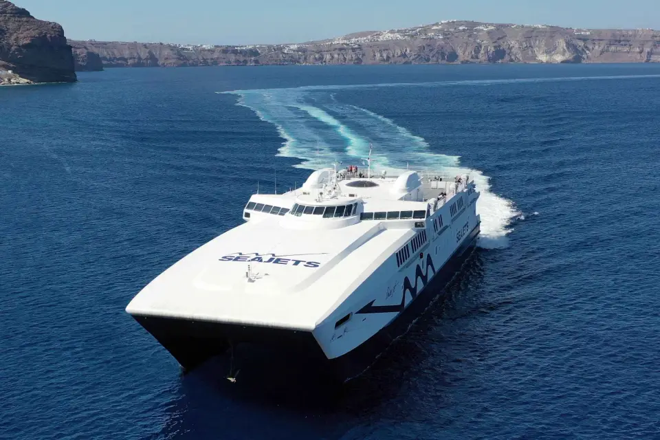 Desde el Puerto de Rethymno Excursión de un día a Santorini
