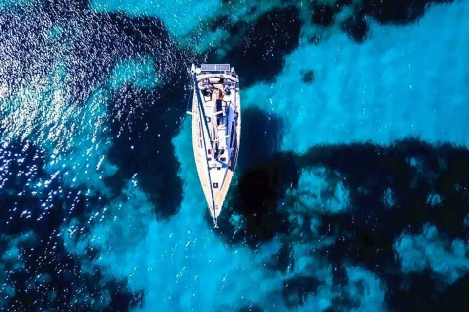 Santorini Sailsational: El mejor crucero al atardecer en la Caldera