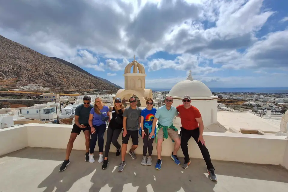 Santorini: Senderismo por Tres Pueblos y Tres Castillos