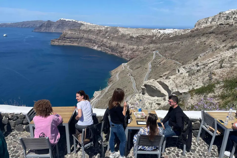 Tour Privado Diurno del Vino de Santorini con Sumiller Certificado