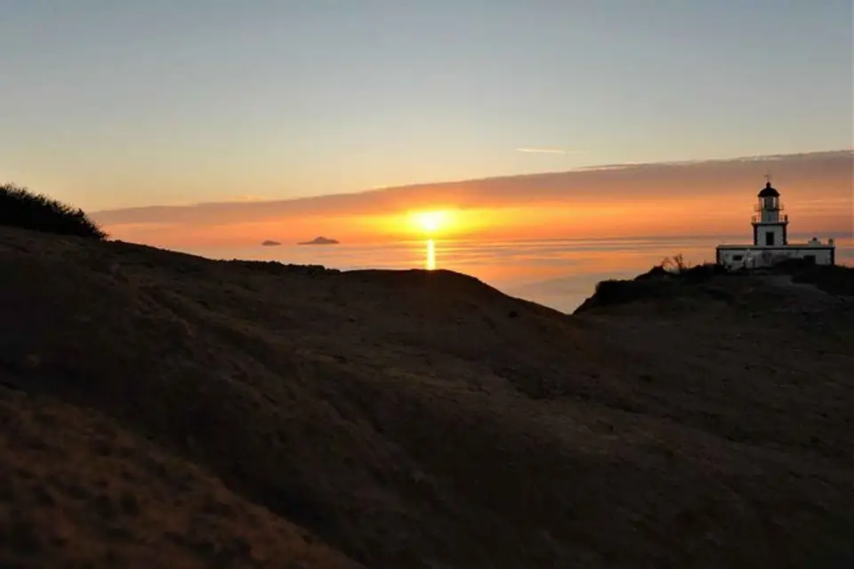 Tour turístico privado personalizado de 6 horas por Santorini