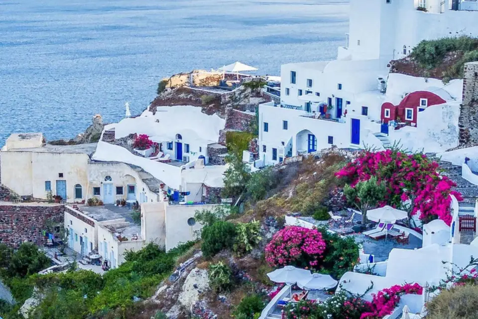 Viaje Platino al Atardecer de Santorini vía Aguas Termales y Playa Blanca