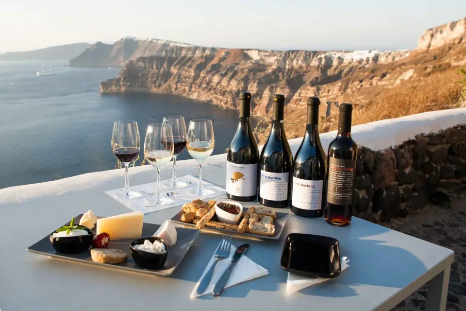 Santorini: Visita a tres bodegas y una cervecería con degustación