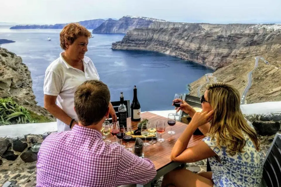 Santorini: Visita guiada a 3 Bodegas con Degustación de Vinos