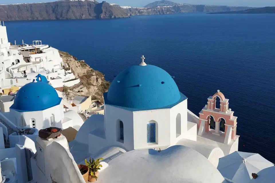 Desde Santorini: Visita guiada a Oia por la mañana con desayuno