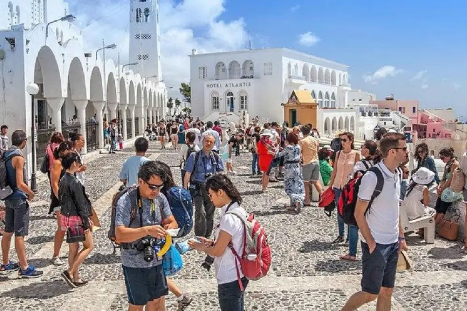 Santorini: Visita a pie a la ciudad de Fira con cata de vinos