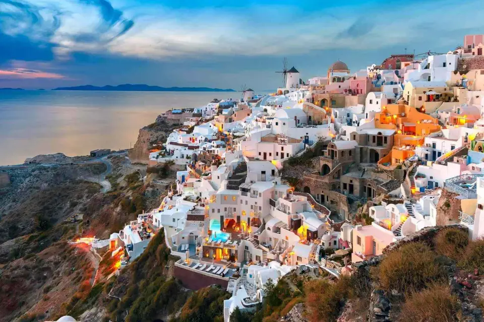 Vistas Míticas De Oia Y Cata De Vinos Premium En Dos Bodegas