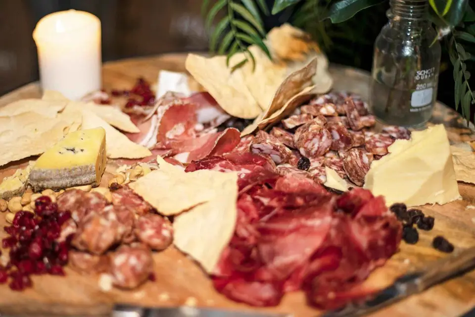 Sídney: Cata de vinos en bodega urbana con tabla de quesos