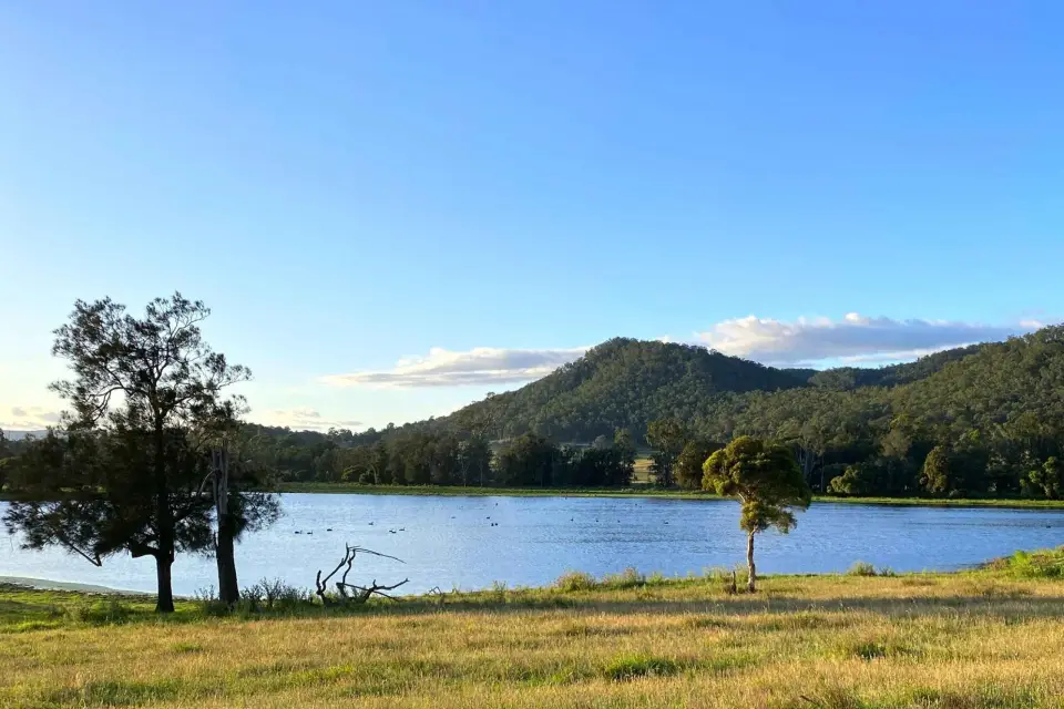 Excursión de un día a la Granja New Gokula, Cessnock y Newcastle desde Sidney