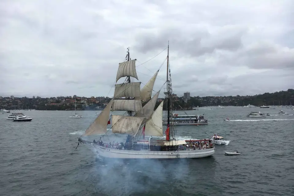 Puerto de Sídney: carrera de veleros del día de Australia