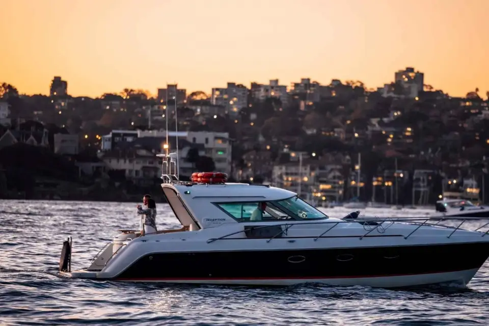 Sydney: Crucero privado de 2 horas al atardecer con vino