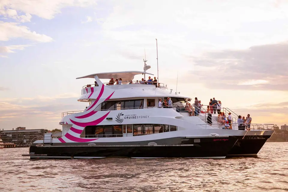 Sydney: Crucero por el puerto con cena de 3 platos todo incluido