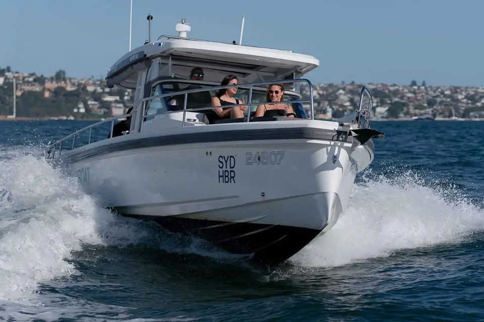 Sydney: Crucero Secrets con almuerzo en el Famous Yacht Club