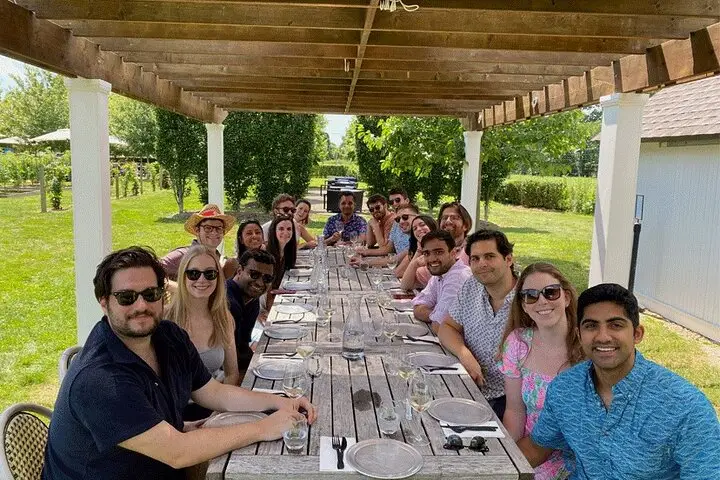 Excursión de un día a Long Island para conocer el vino y la gastronomía con un sumiller anfitrión de Nueva York