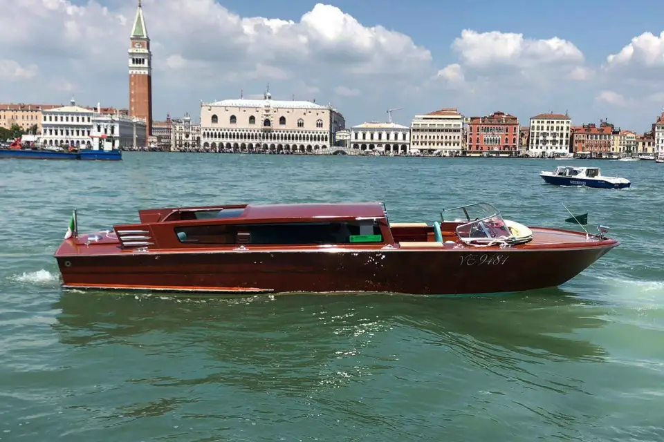 Del aeropuerto de Venecia a la isla de Venecia Hoteles